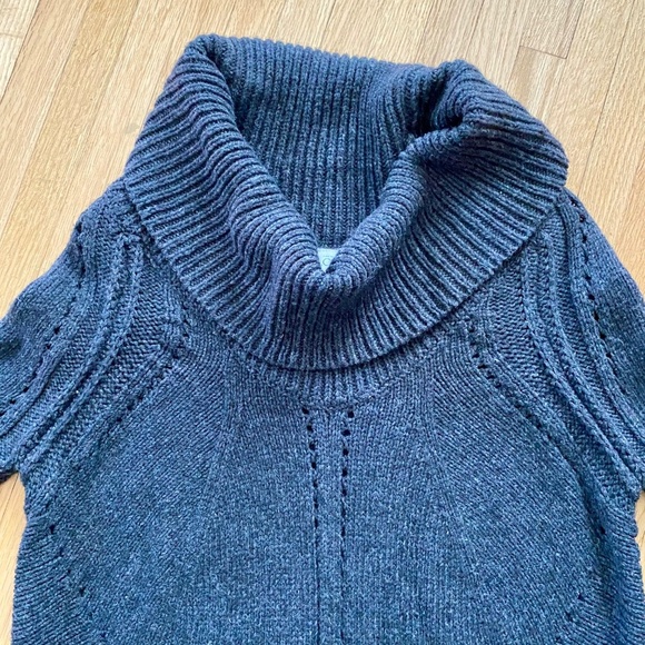 Ann Taylor LOFT Charcoal Gray Cowl Neck Asymmetrical Hem Sweater Size M - Picture 3 of 12